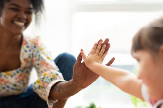 Recruter une nounou : les critères vraiment importants pour ne pas se tromper